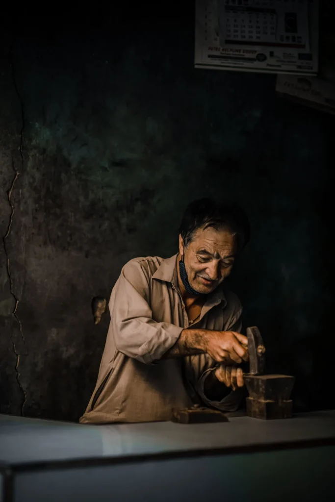 handyman services Handyman in Multan doing repair work