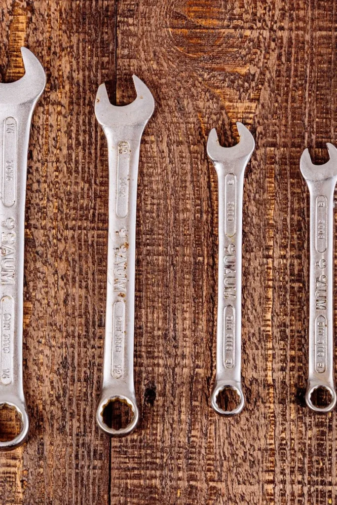 Plumbing tools used by plumbers in Multan